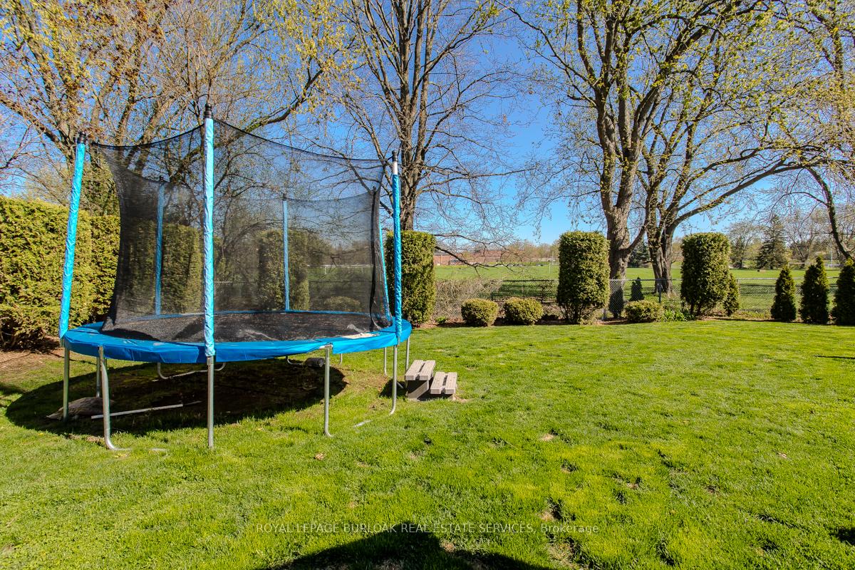 Photo 5 of 11 Norma Crescent, Hamilton, Ancaster — HOMEH