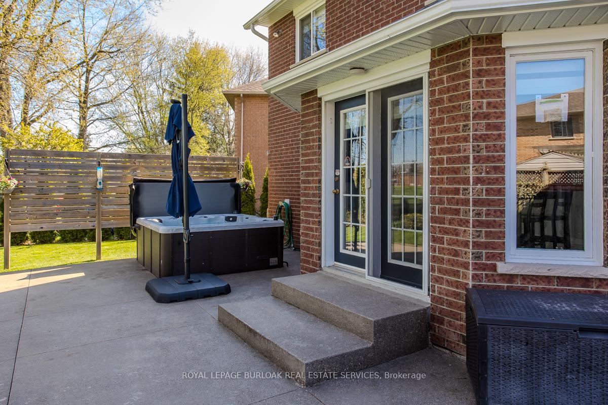 Photo 8 of 11 Norma Crescent, Hamilton, Ancaster — HOMEH