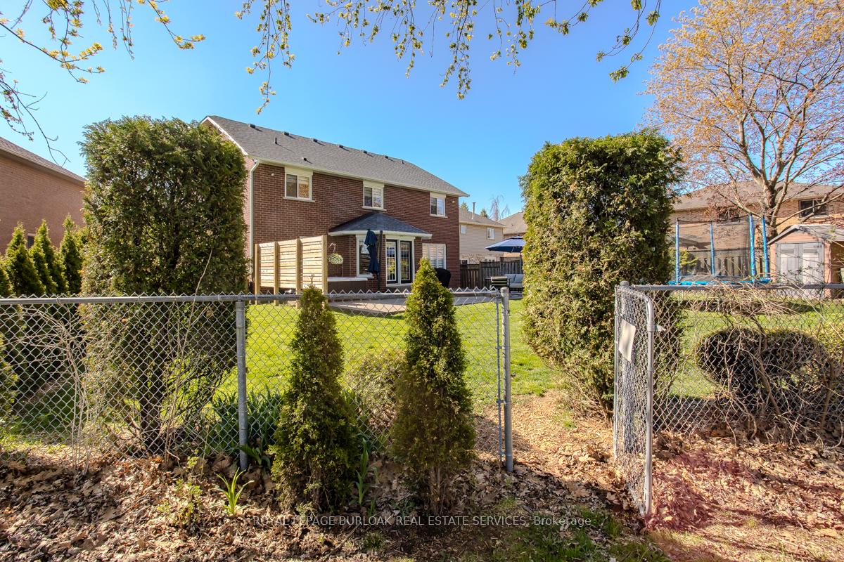 Photo 10 of 11 Norma Crescent, Hamilton, Ancaster — HOMEH