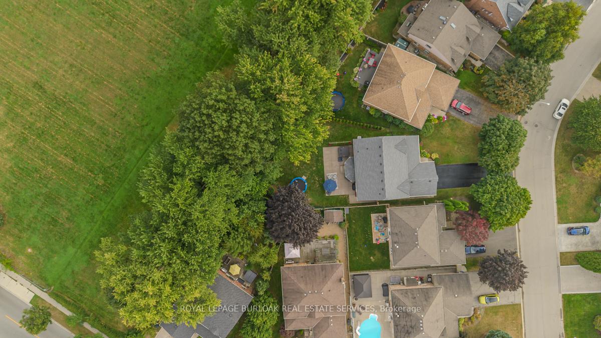 Photo 7 of 11 Norma Crescent, Hamilton, Ancaster — HOMEH