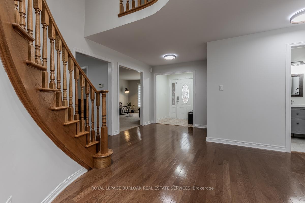 Photo 13 of 11 Norma Crescent, Hamilton, Ancaster — HOMEH