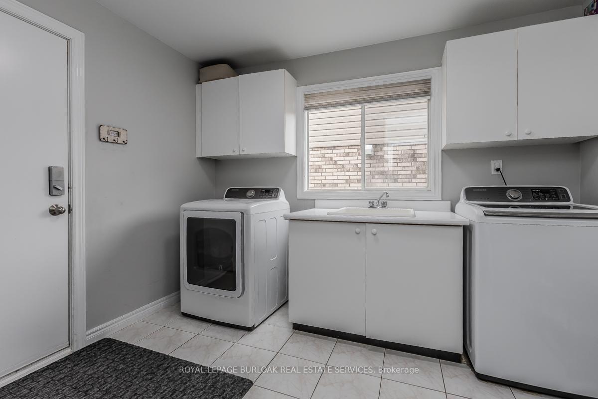 Photo 18 of 11 Norma Crescent, Hamilton, Ancaster — HOMEH