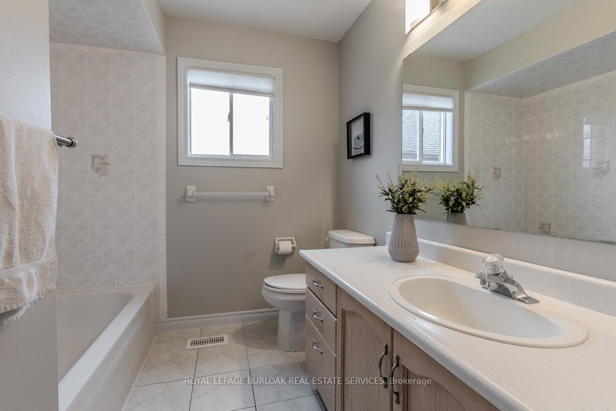 Photo 38 of 11 Norma Crescent, Hamilton, Ancaster — HOMEH