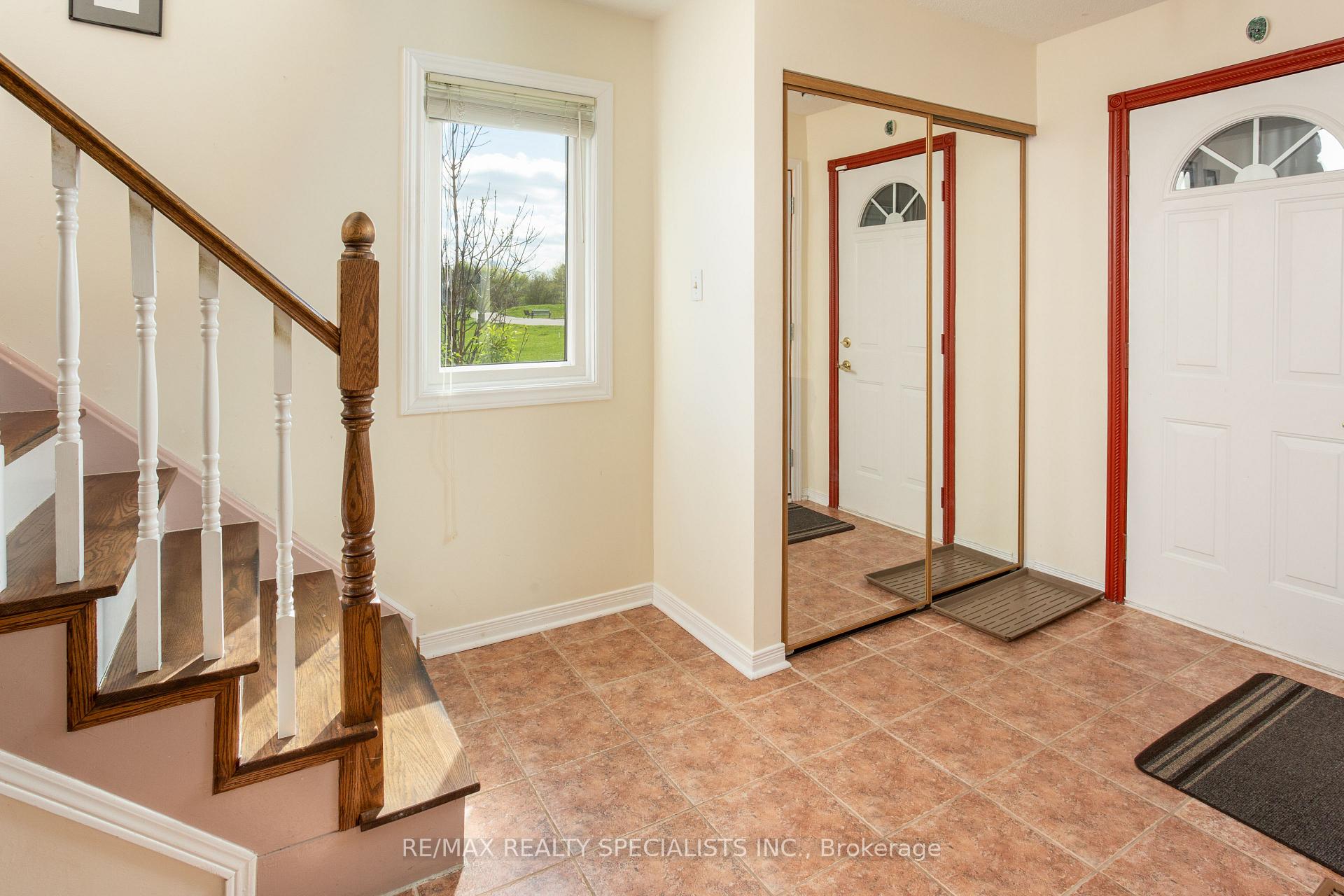 Photo 7 of 40 Mayberry Court, Brampton, Central Park — HOMEH