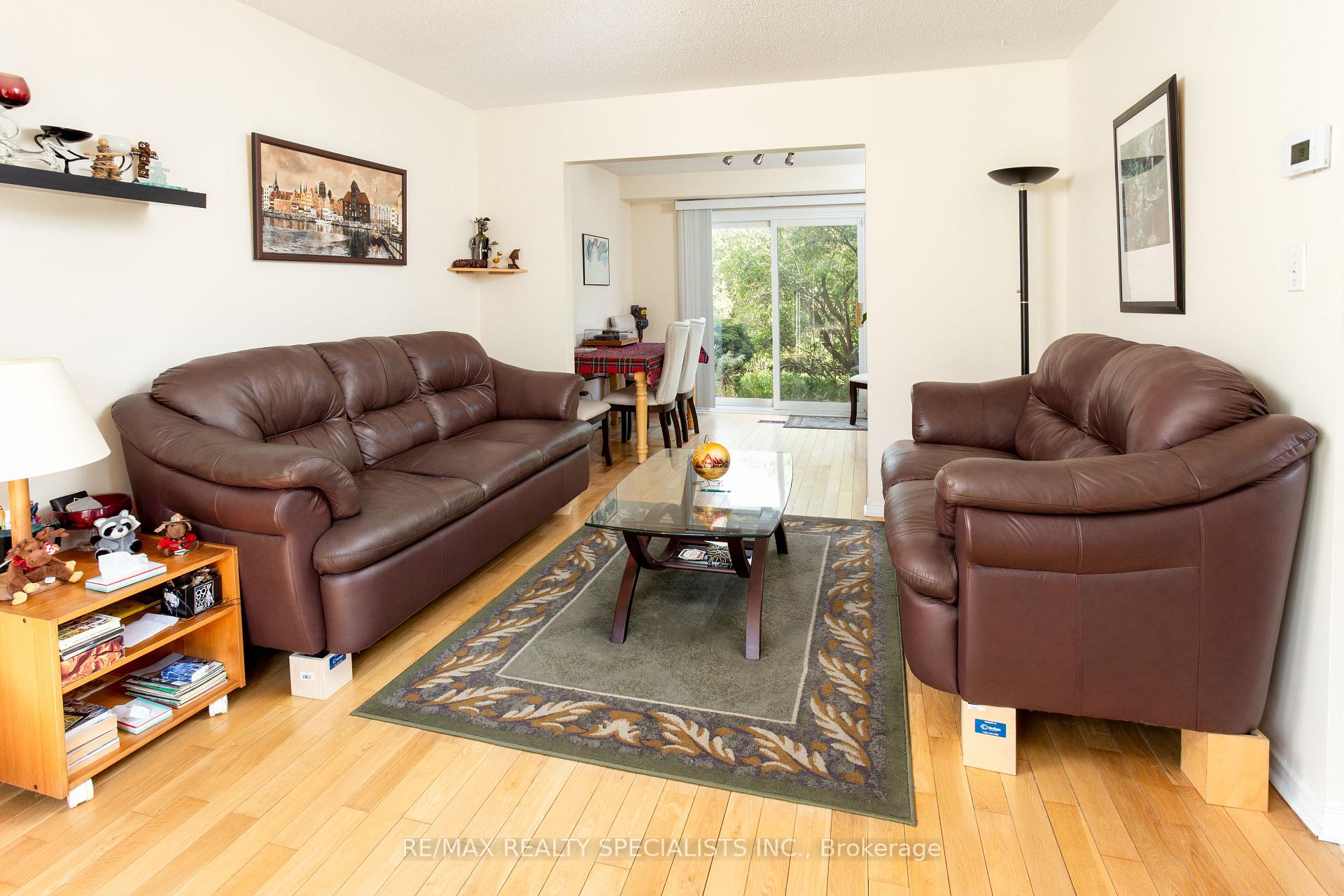 Photo 6 of 40 Mayberry Court, Brampton, Central Park — HOMEH