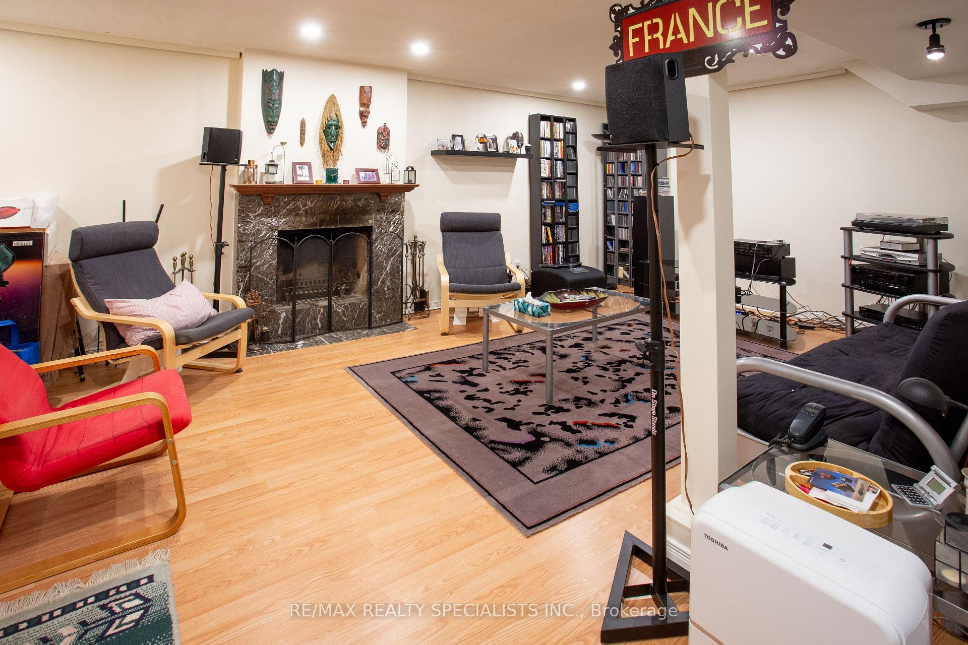Photo 9 of 40 Mayberry Court, Brampton, Central Park — HOMEH