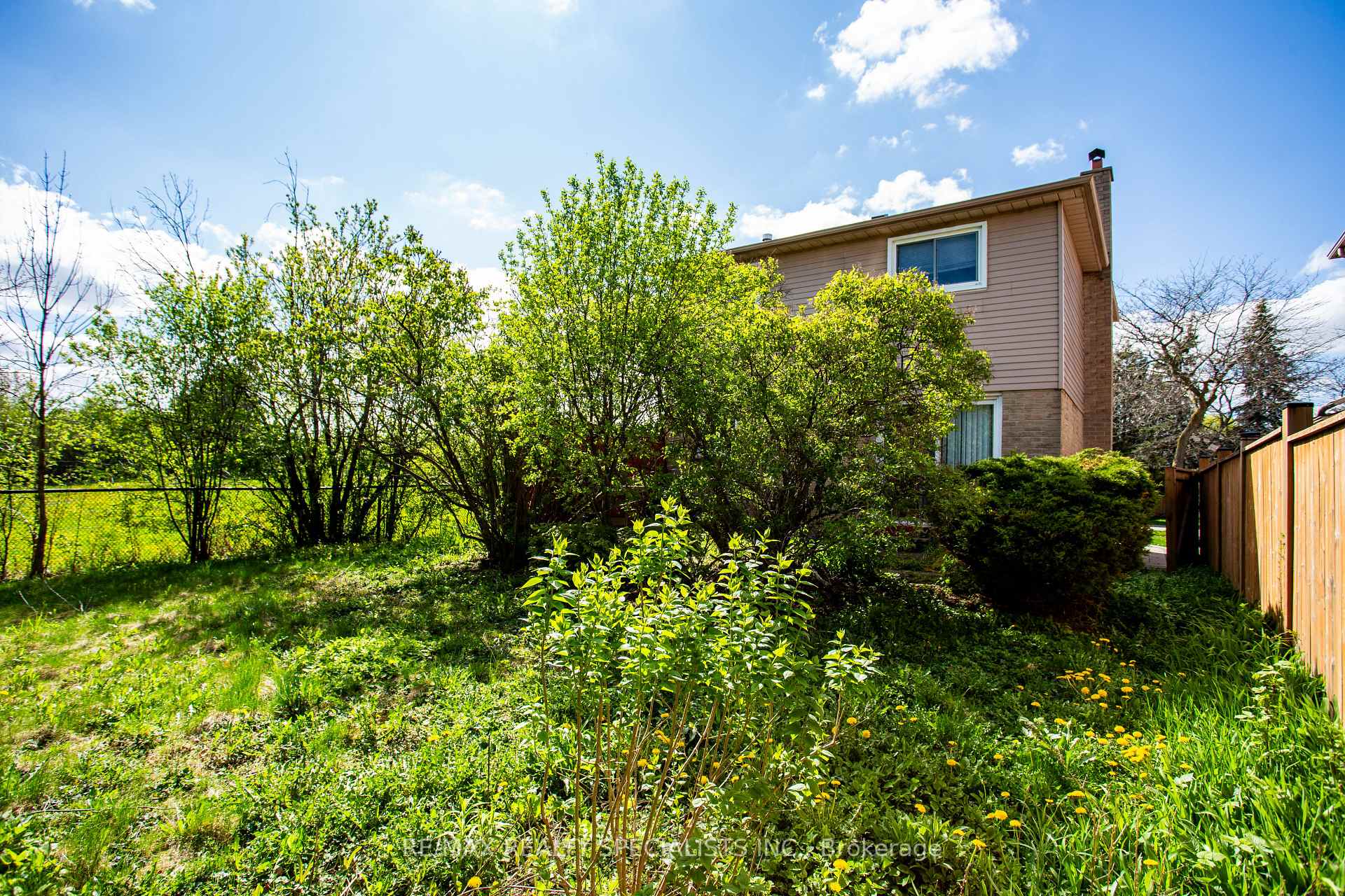 Photo 23 of 40 Mayberry Court, Brampton, Central Park — HOMEH