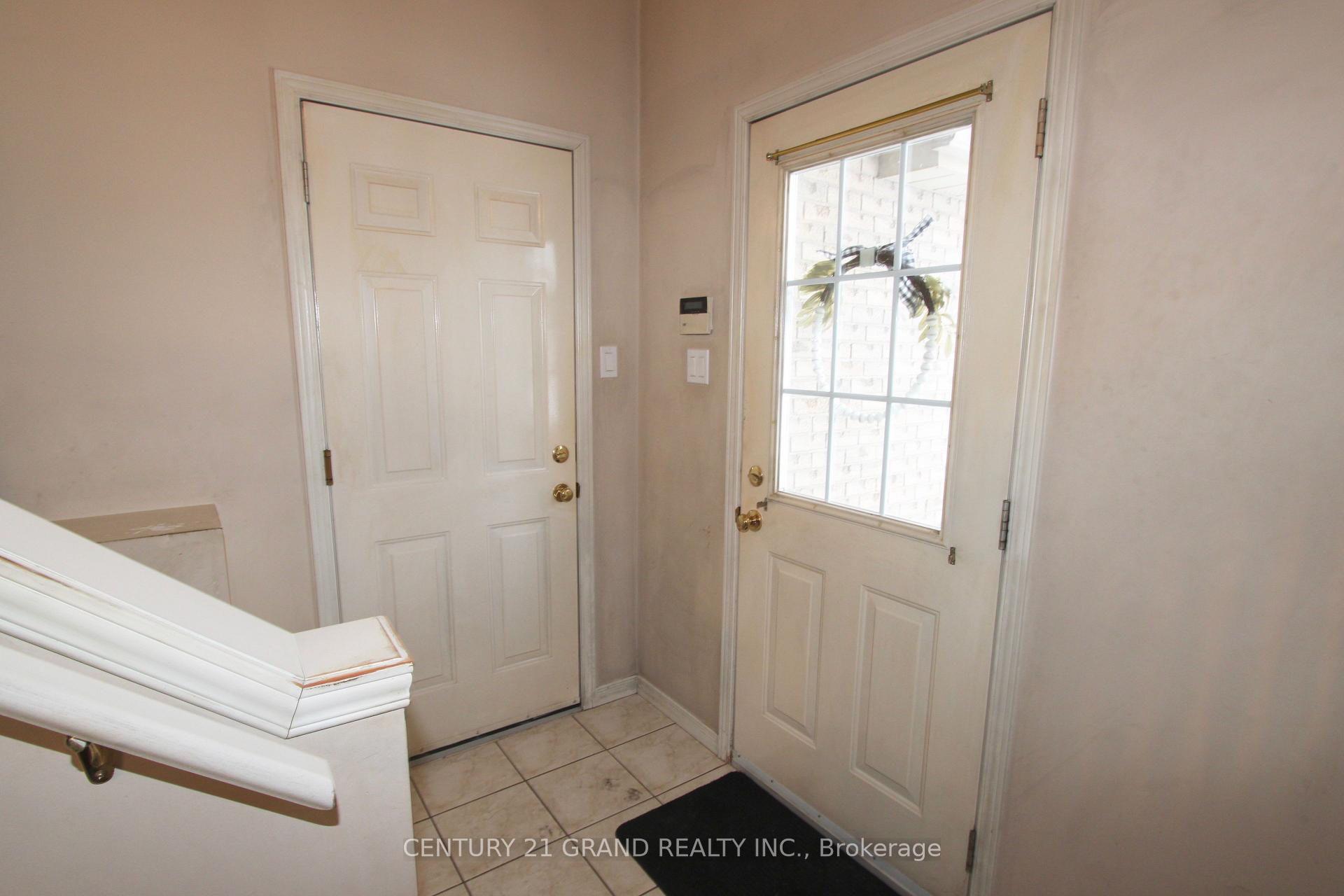 Photo 5 of 60 Donegal Drive, Brant, Brantford Twp — HOMEH