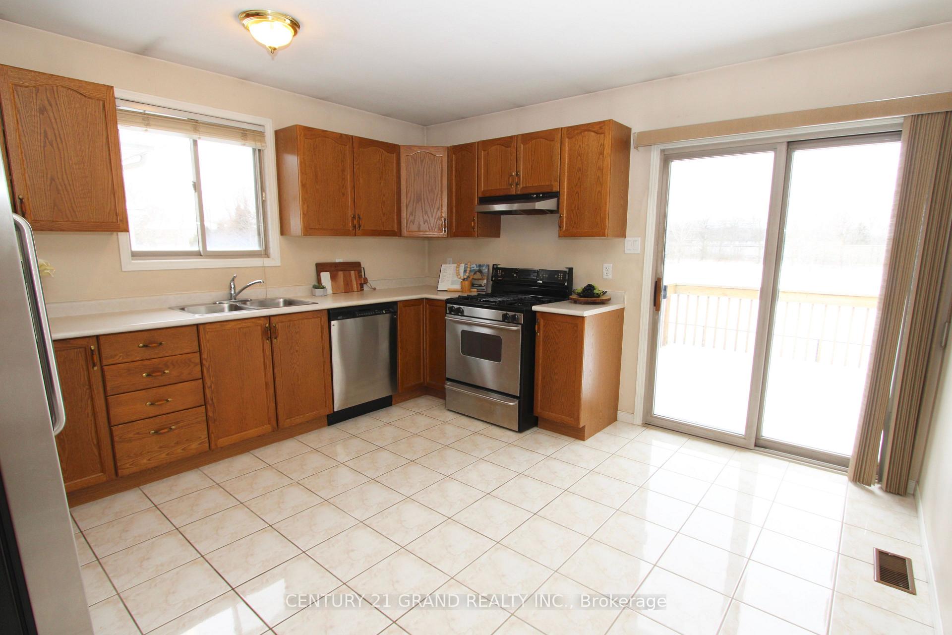 Photo 16 of 60 Donegal Drive, Brant, Brantford Twp — HOMEH