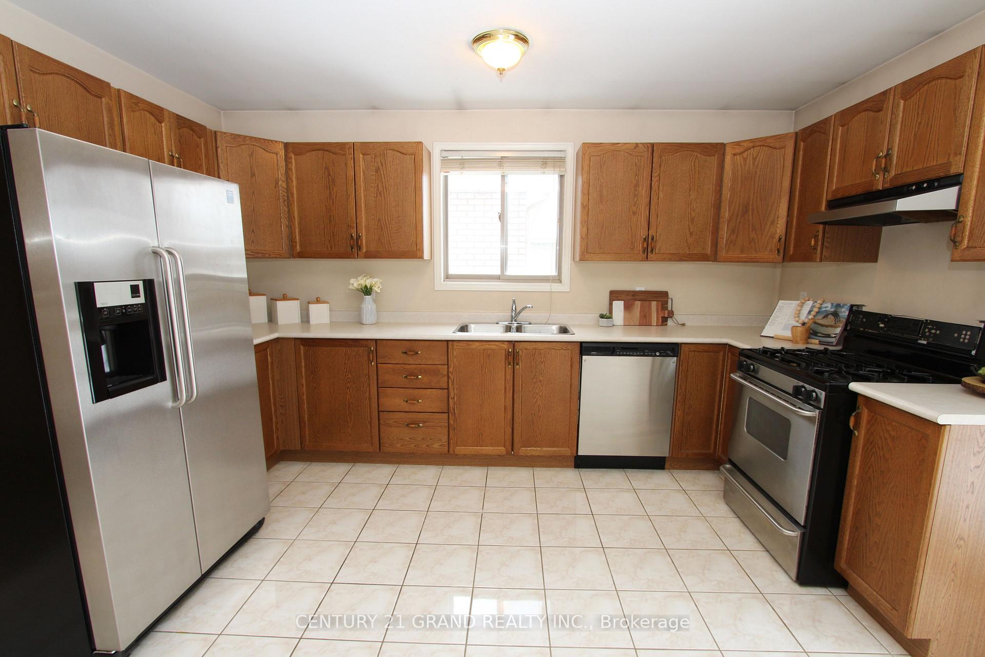 Photo 17 of 60 Donegal Drive, Brant, Brantford Twp — HOMEH