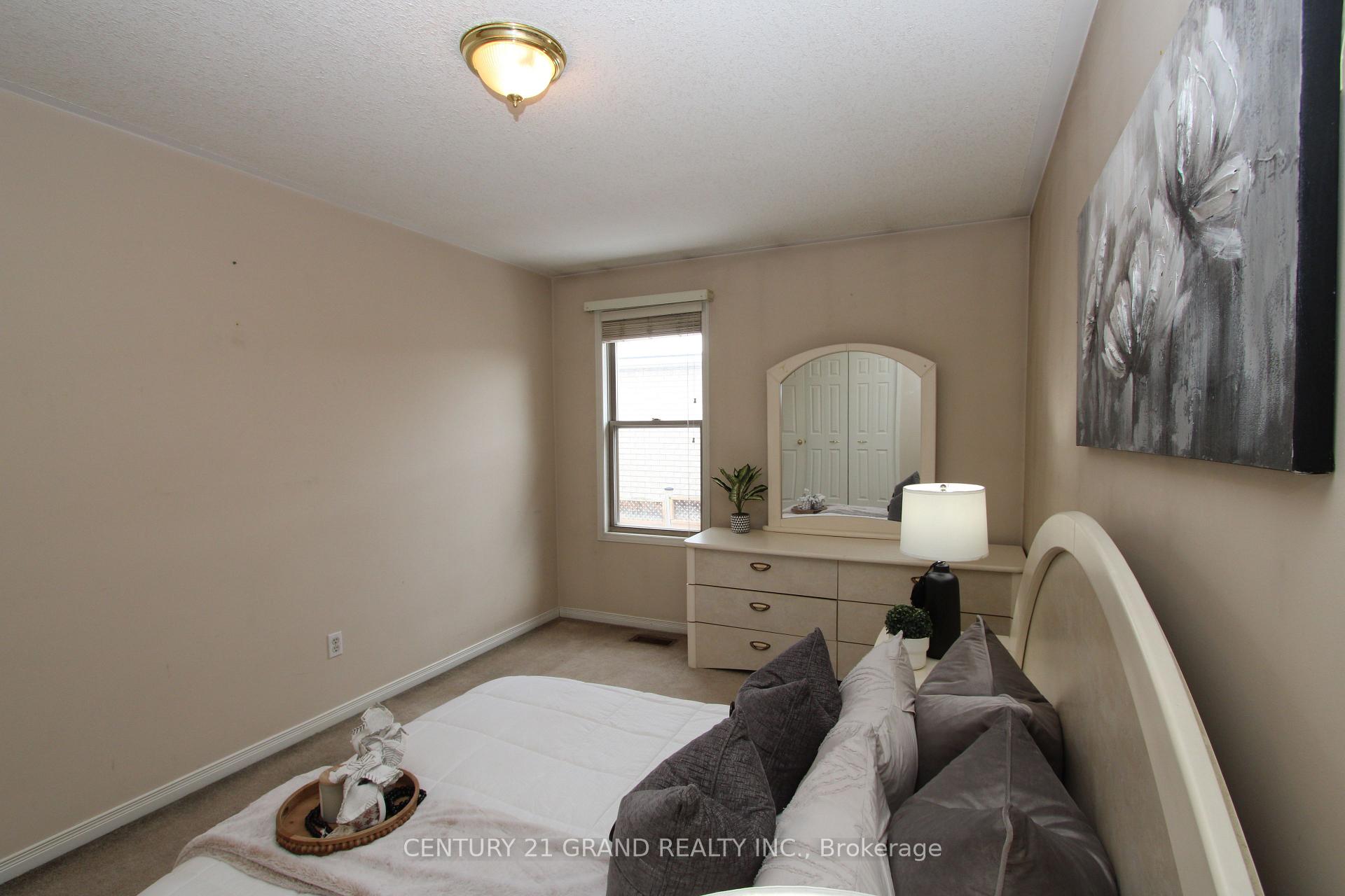 Photo 24 of 60 Donegal Drive, Brant, Brantford Twp — HOMEH