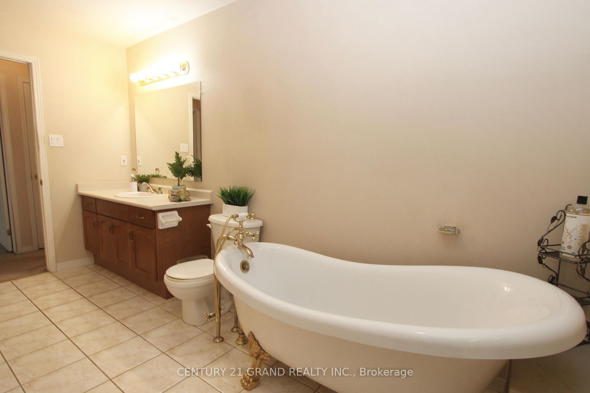 Photo 29 of 60 Donegal Drive, Brant, Brantford Twp — HOMEH