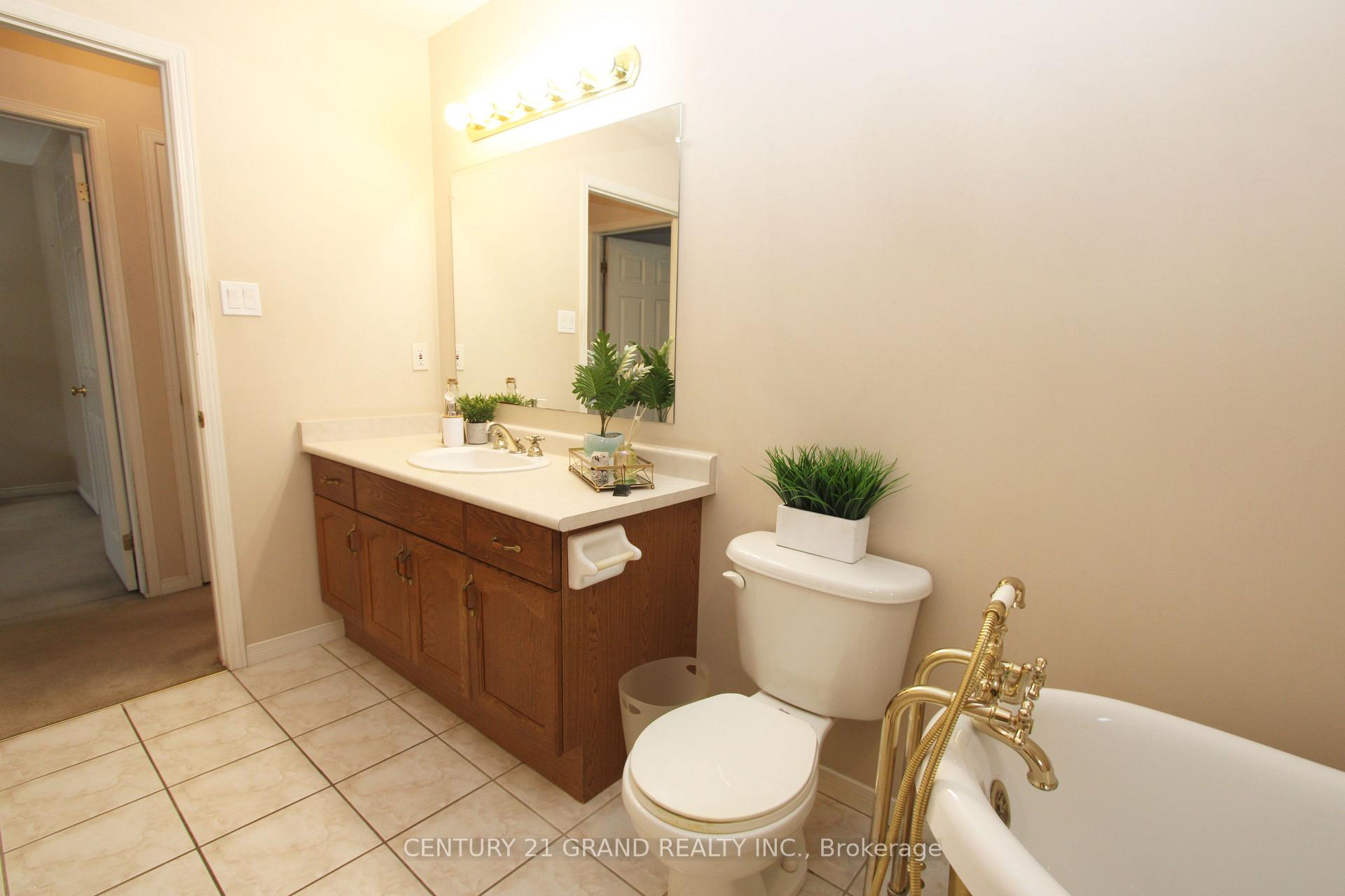 Photo 32 of 60 Donegal Drive, Brant, Brantford Twp — HOMEH