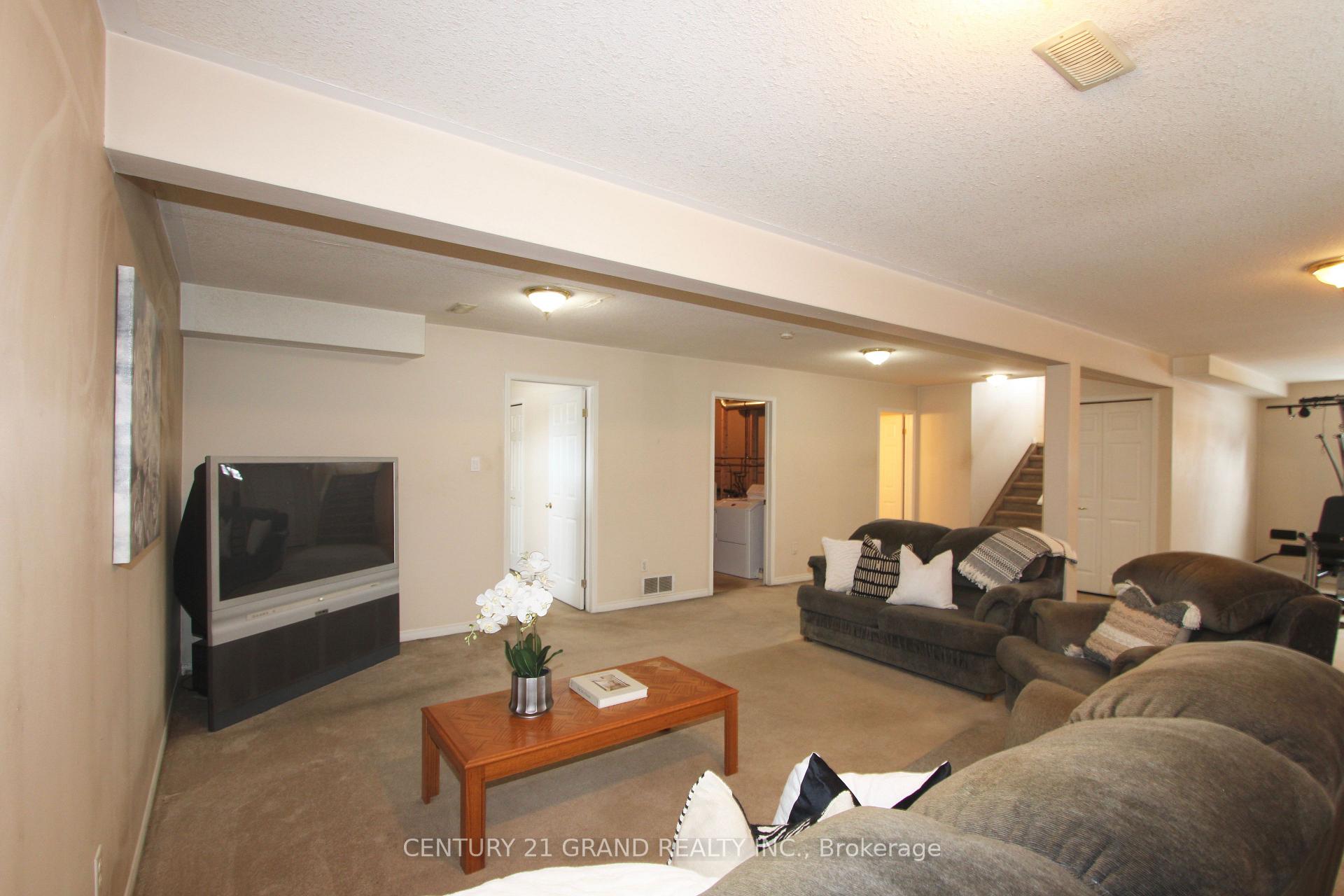Photo 35 of 60 Donegal Drive, Brant, Brantford Twp — HOMEH