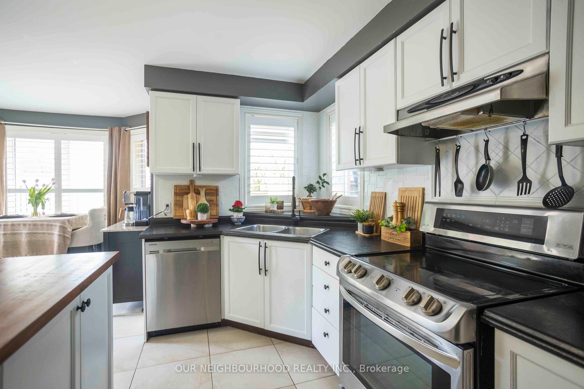Photo 4 of 186 Ryerson Crescent, Oshawa, Samac — HOMEH