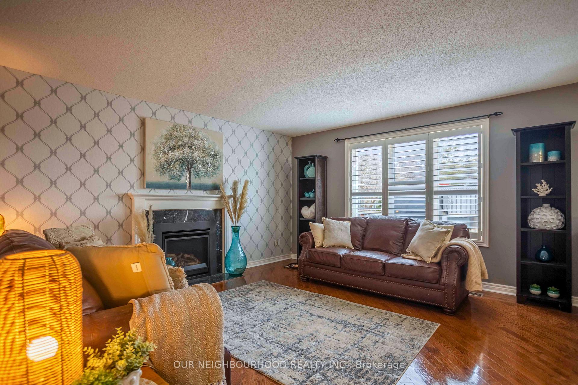 Photo 8 of 186 Ryerson Crescent, Oshawa, Samac — HOMEH