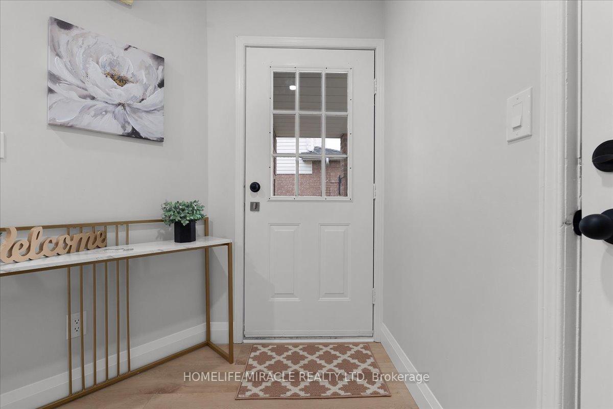 Photo 2 of 102 Northmanor Crescent, Kitchener — HOMEH