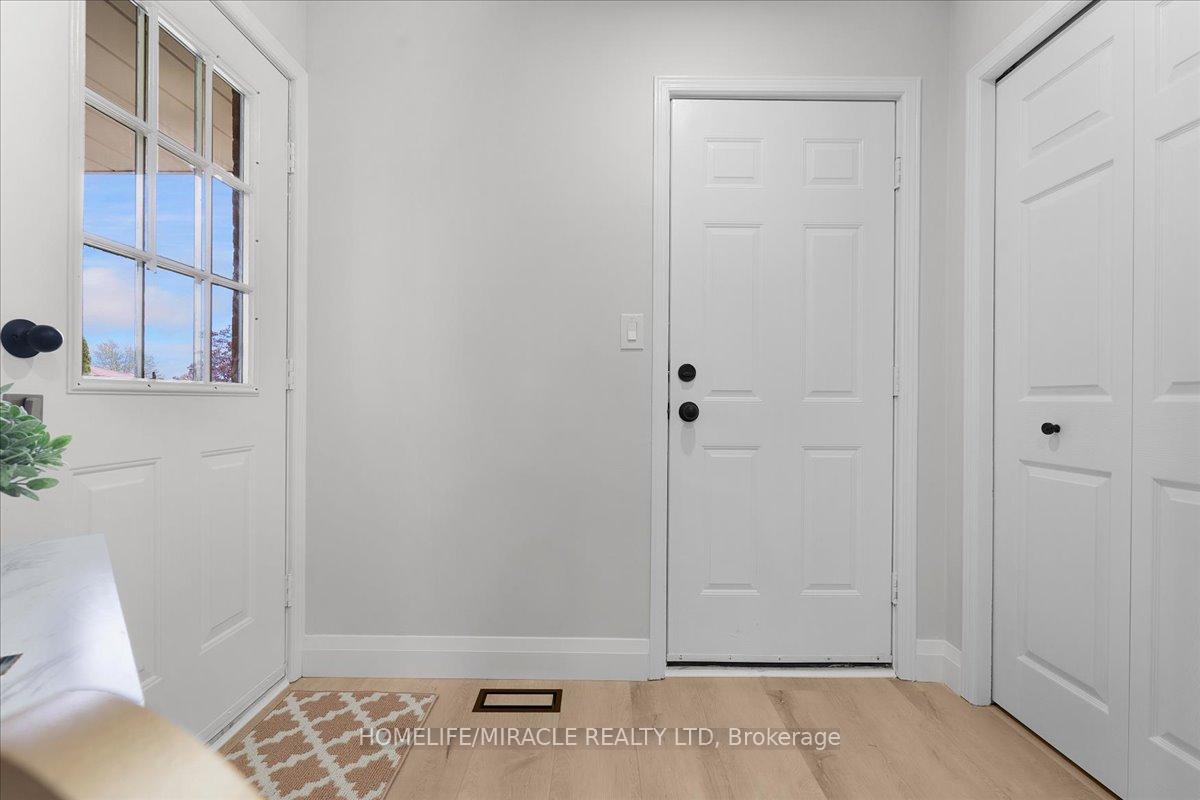 Photo 4 of 102 Northmanor Crescent, Kitchener — HOMEH
