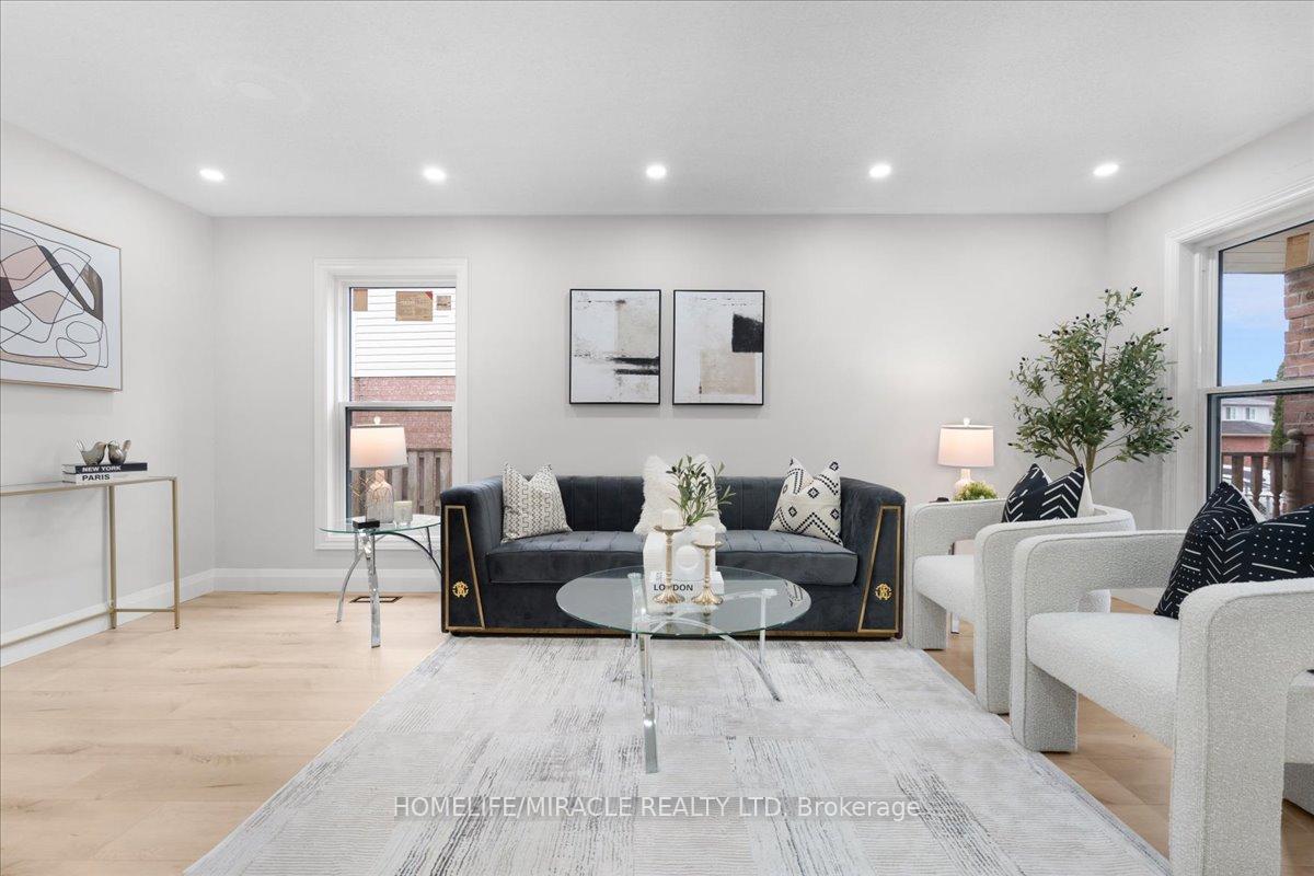 Photo 5 of 102 Northmanor Crescent, Kitchener — HOMEH