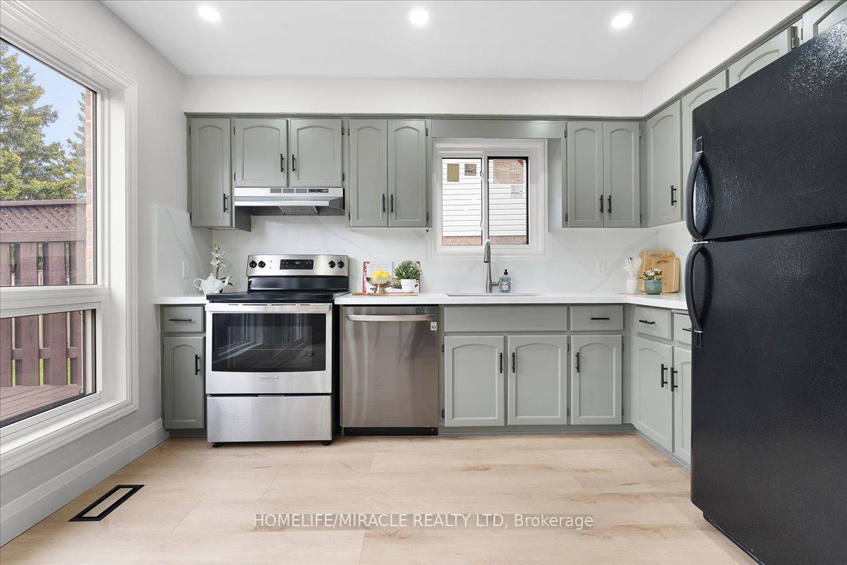Photo 9 of 102 Northmanor Crescent, Kitchener — HOMEH