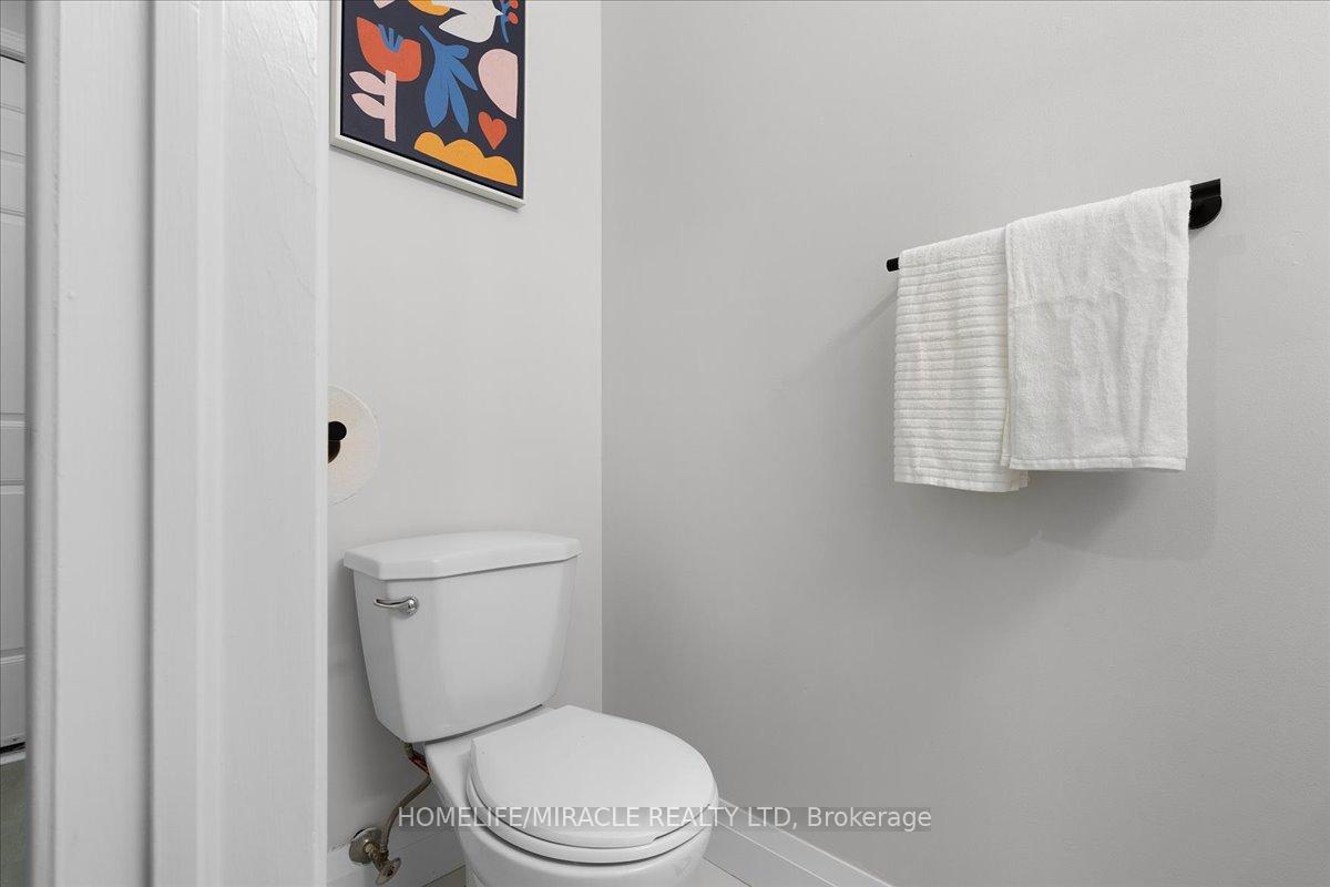 Photo 15 of 102 Northmanor Crescent, Kitchener — HOMEH