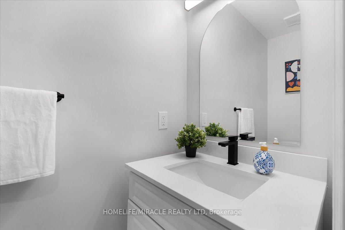 Photo 44 of 102 Northmanor Crescent, Kitchener — HOMEH