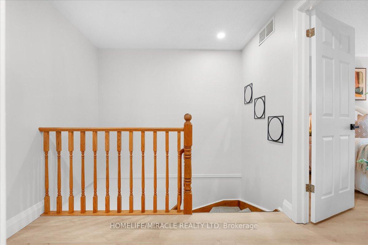 Photo 14 of 102 Northmanor Crescent, Kitchener — HOMEH
