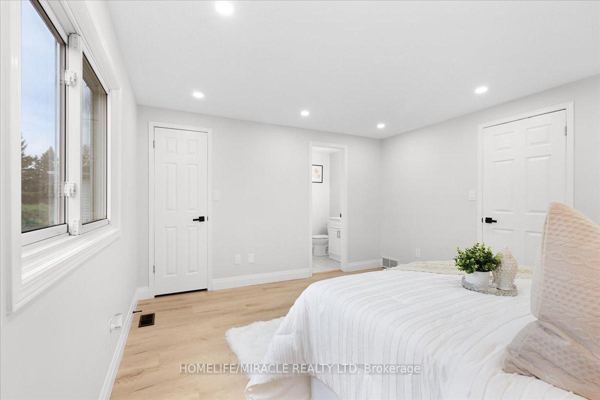 Photo 27 of 102 Northmanor Crescent, Kitchener — HOMEH