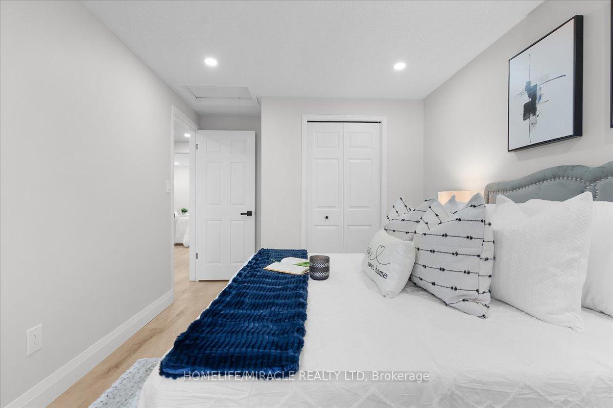 Photo 20 of 102 Northmanor Crescent, Kitchener — HOMEH