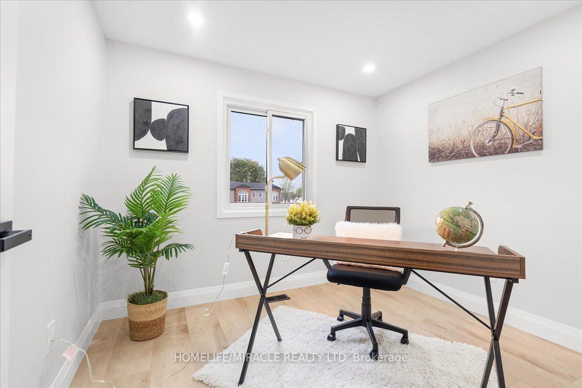 Photo 23 of 102 Northmanor Crescent, Kitchener — HOMEH