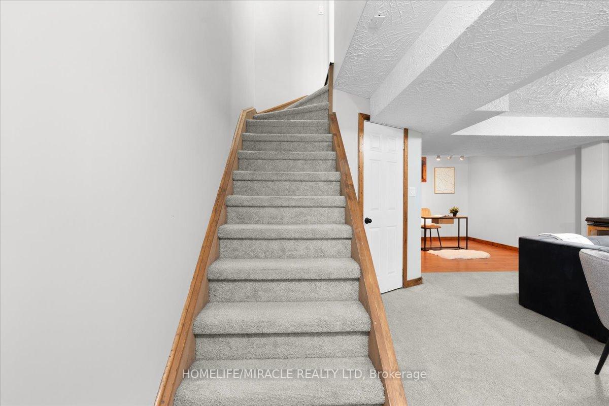 Photo 29 of 102 Northmanor Crescent, Kitchener — HOMEH