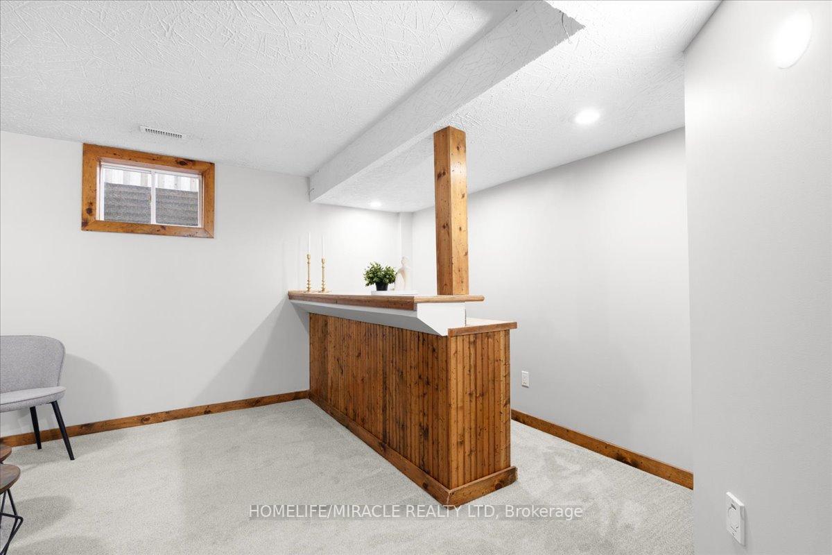 Photo 25 of 102 Northmanor Crescent, Kitchener — HOMEH