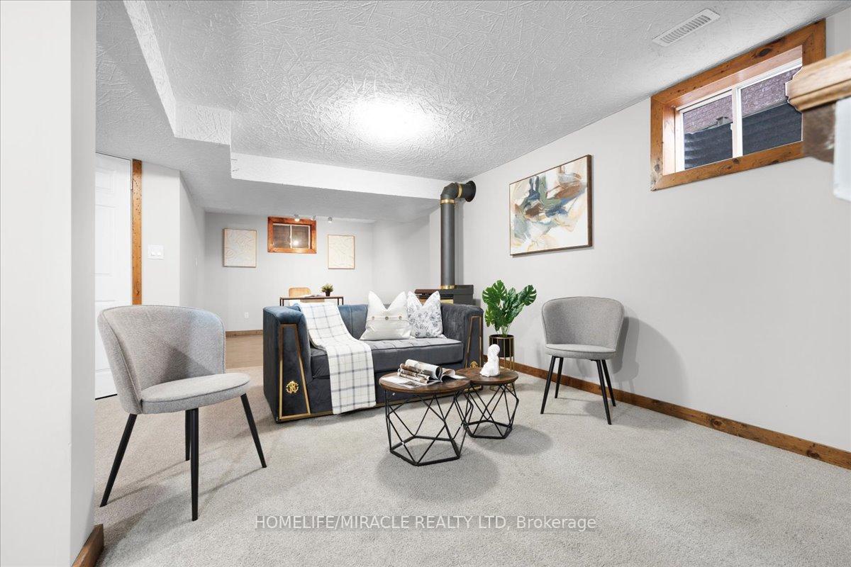 Photo 35 of 102 Northmanor Crescent, Kitchener — HOMEH