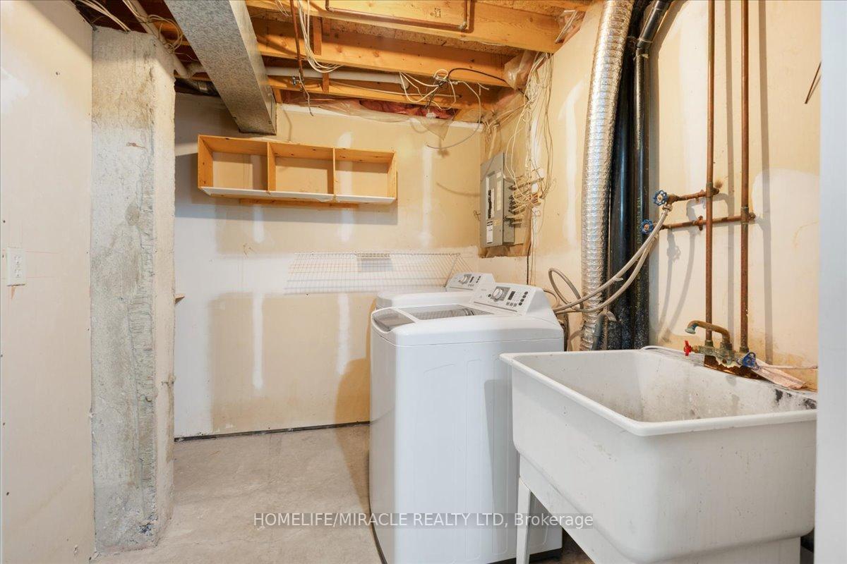 Photo 33 of 102 Northmanor Crescent, Kitchener — HOMEH