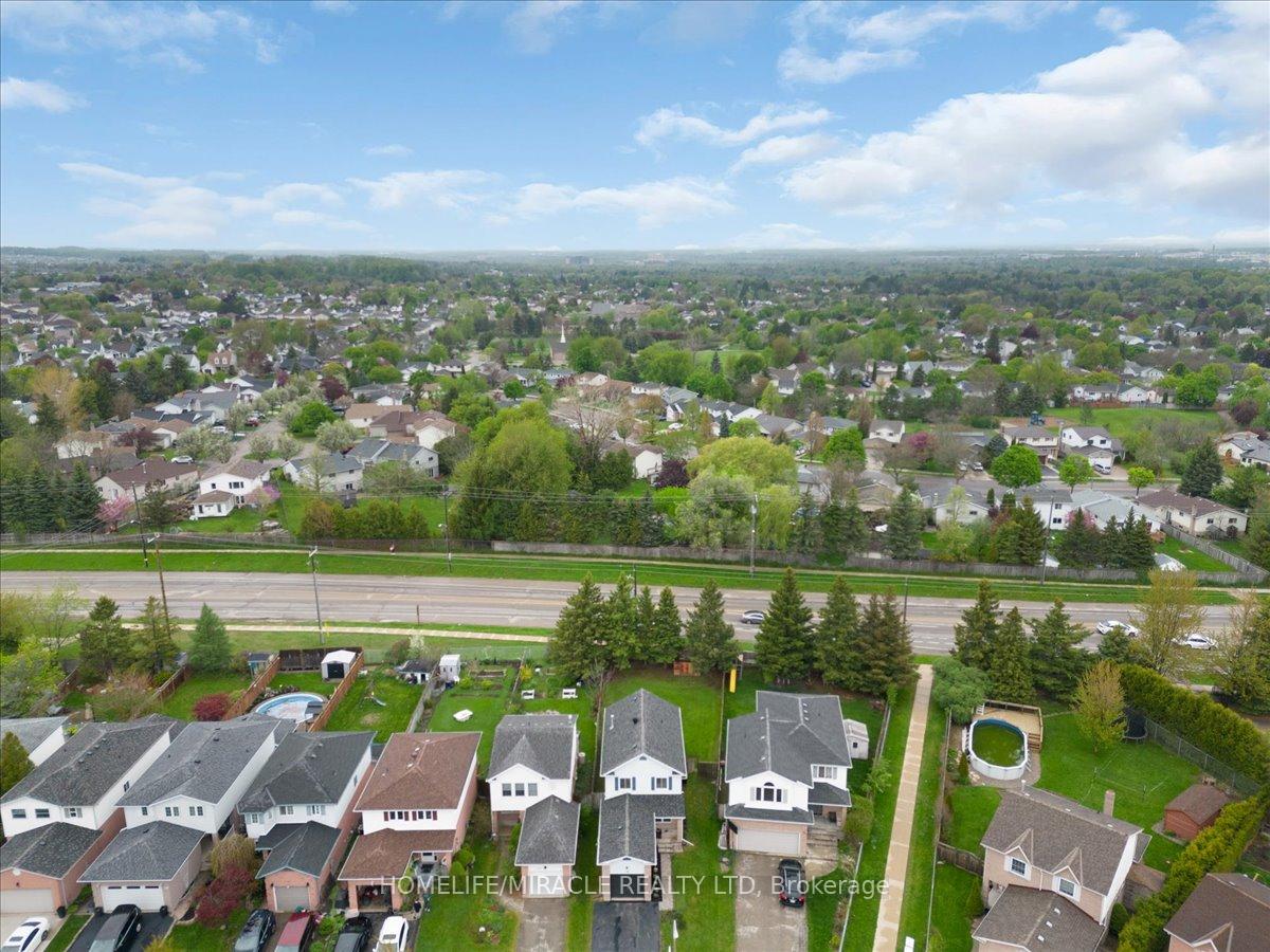 Photo 37 of 102 Northmanor Crescent, Kitchener — HOMEH