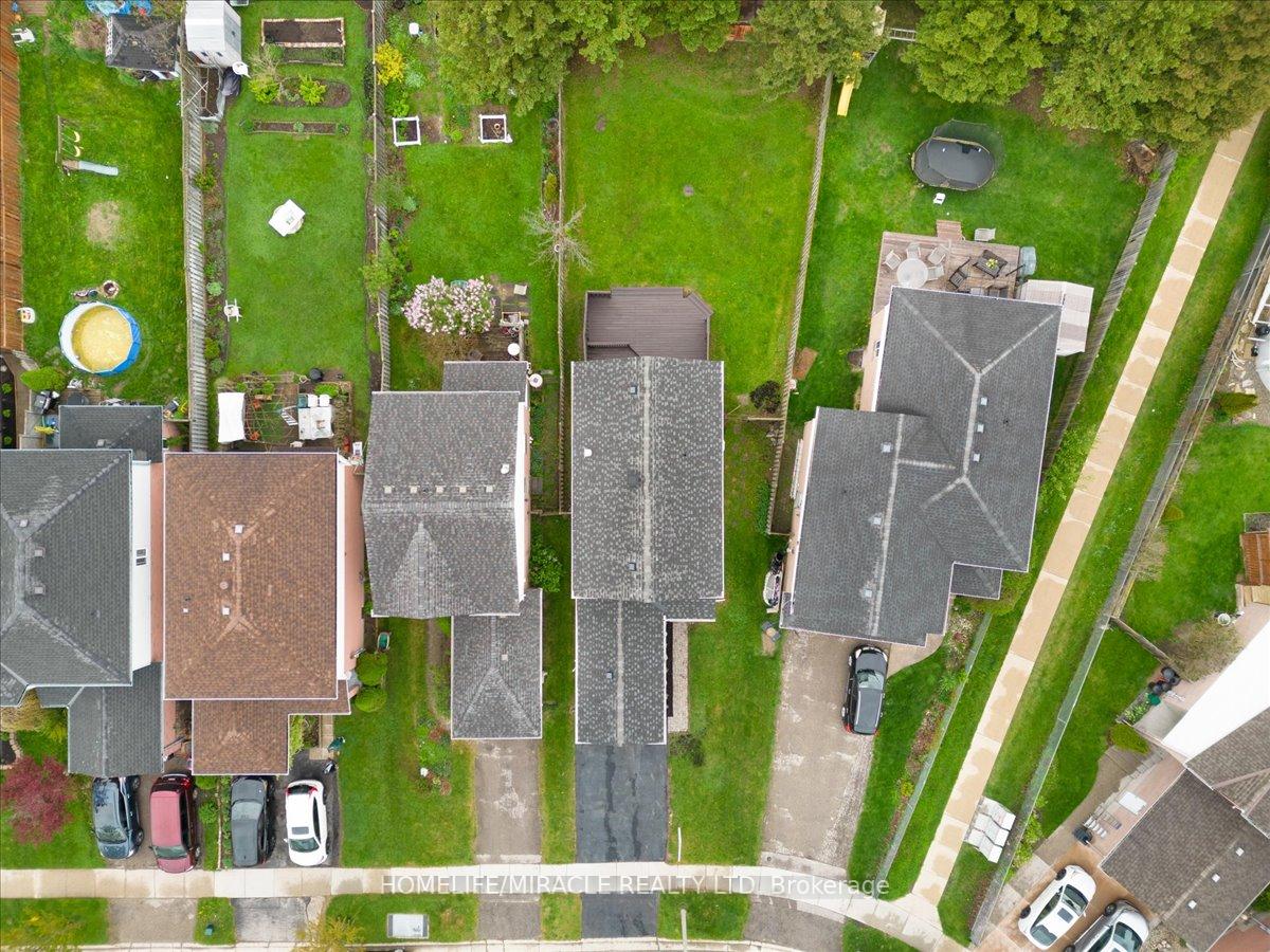 Photo 34 of 102 Northmanor Crescent, Kitchener — HOMEH