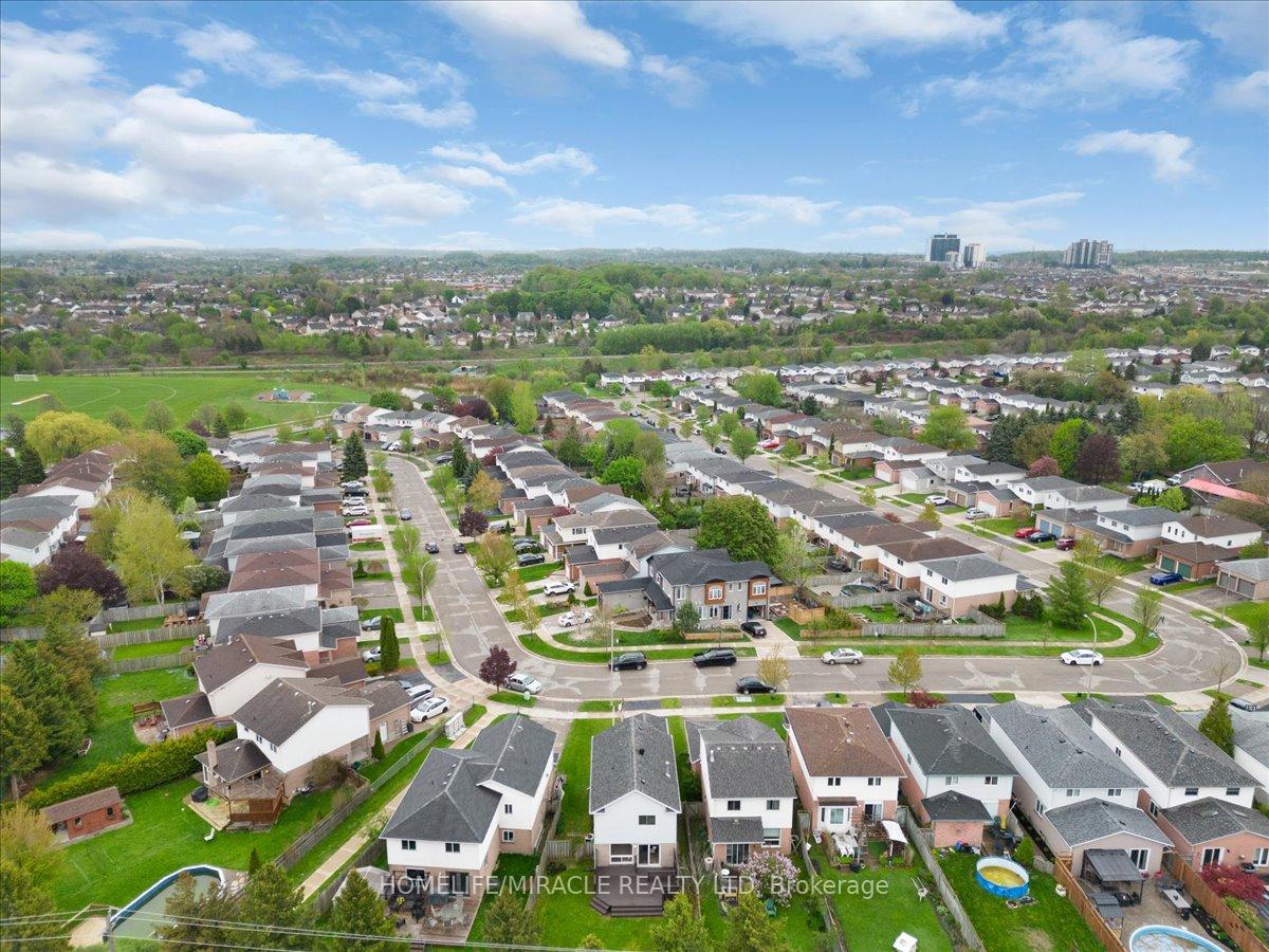 Photo 38 of 102 Northmanor Crescent, Kitchener — HOMEH