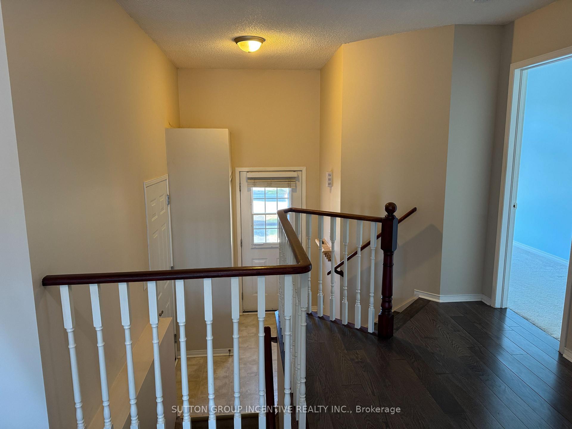 Photo 7 of 136 Nathan Crescent, Barrie, Painswick South — HOMEH