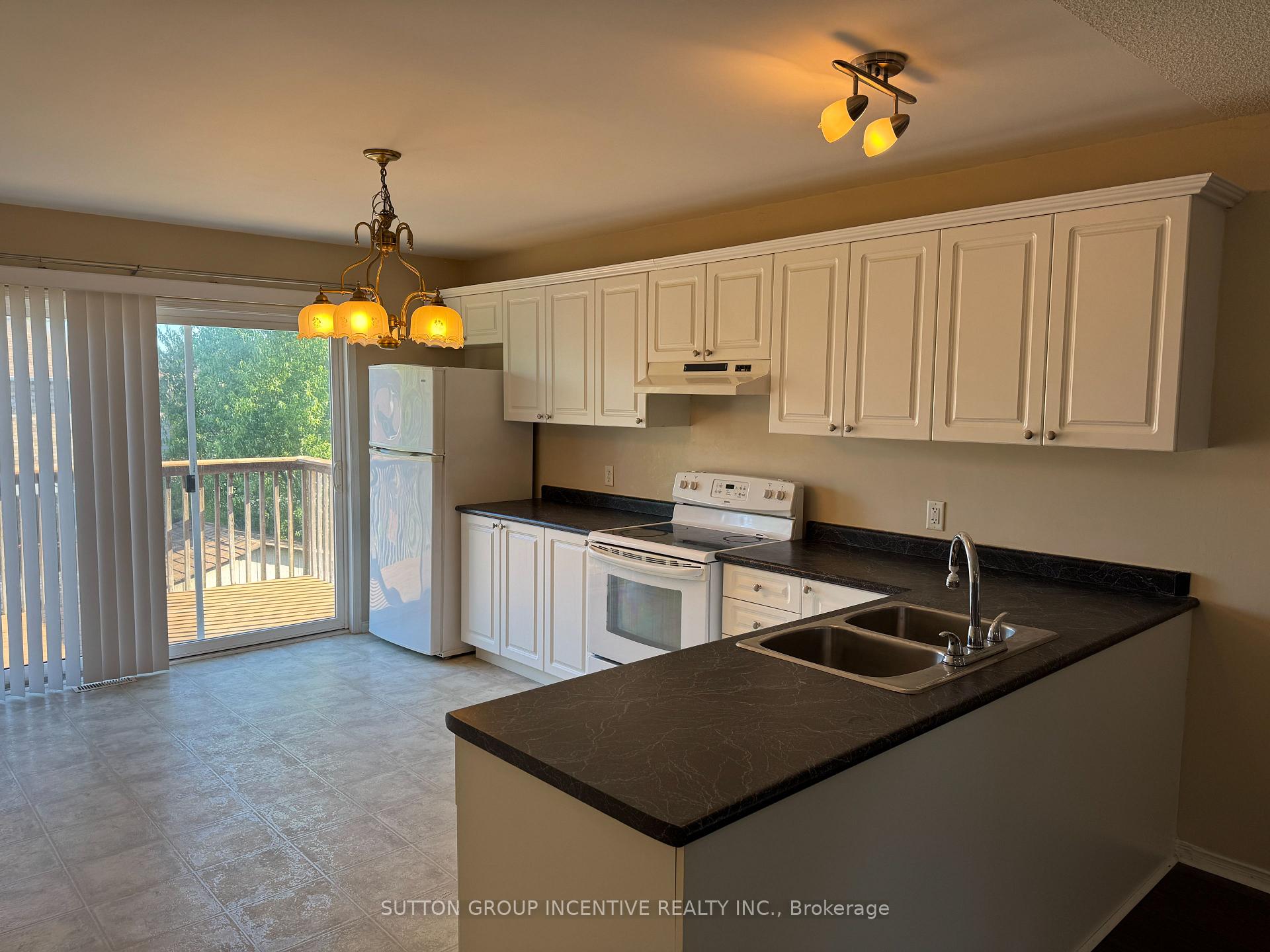 Photo 8 of 136 Nathan Crescent, Barrie, Painswick South — HOMEH
