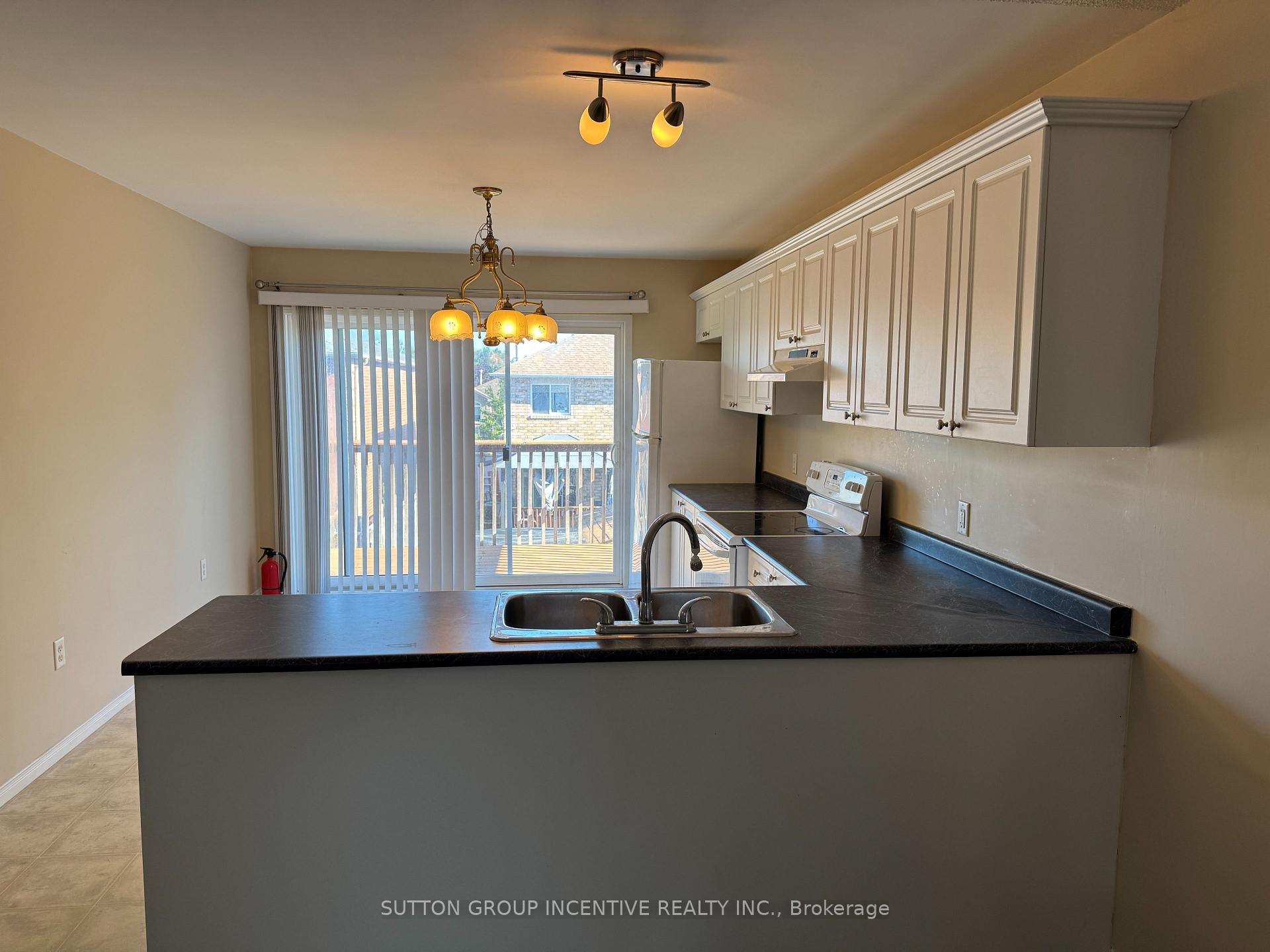 Photo 9 of 136 Nathan Crescent, Barrie, Painswick South — HOMEH