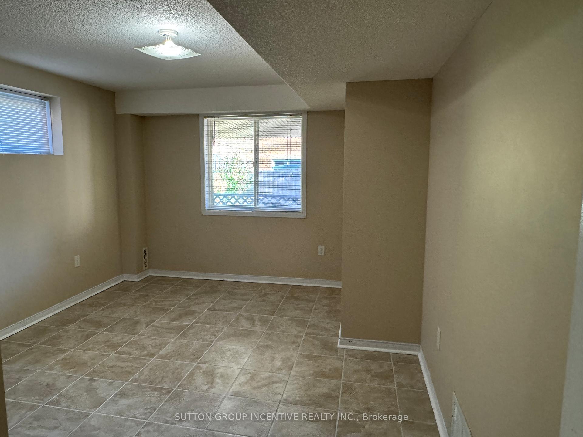 Photo 20 of 136 Nathan Crescent, Barrie, Painswick South — HOMEH