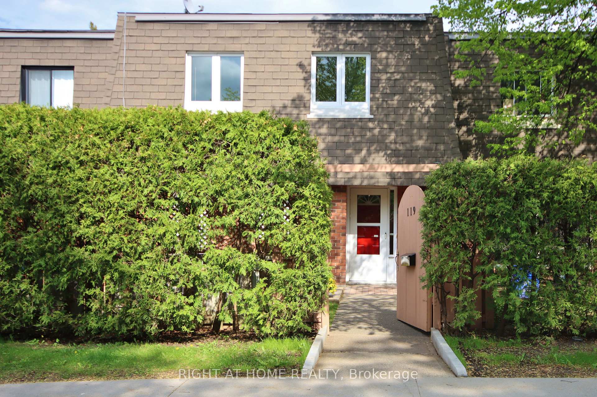Photo 18 of 119 Royalton Private, Ottawa, Hunt Club Woods — HOMEH