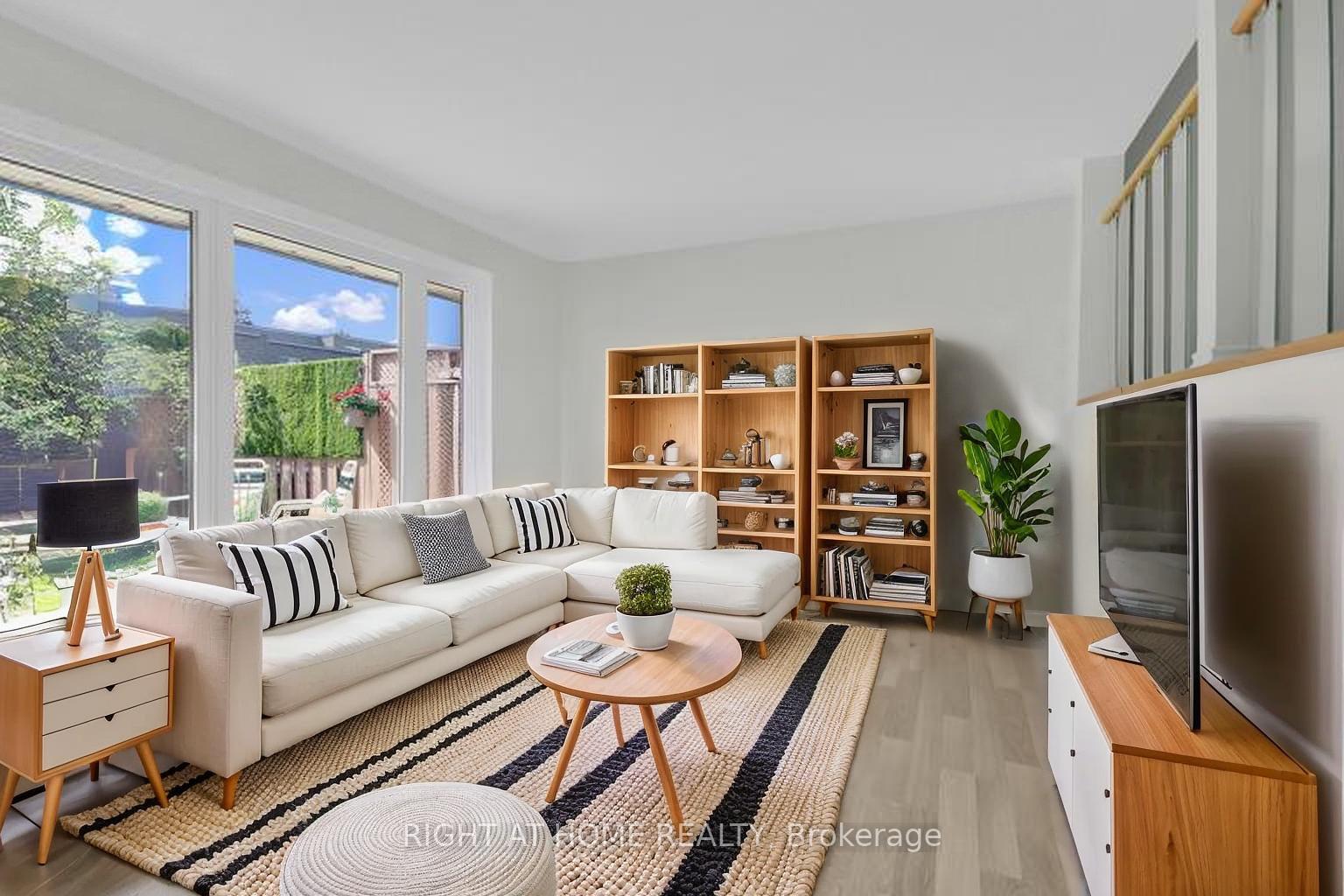 Photo 8 of 119 Royalton Private, Ottawa, Hunt Club Woods — HOMEH