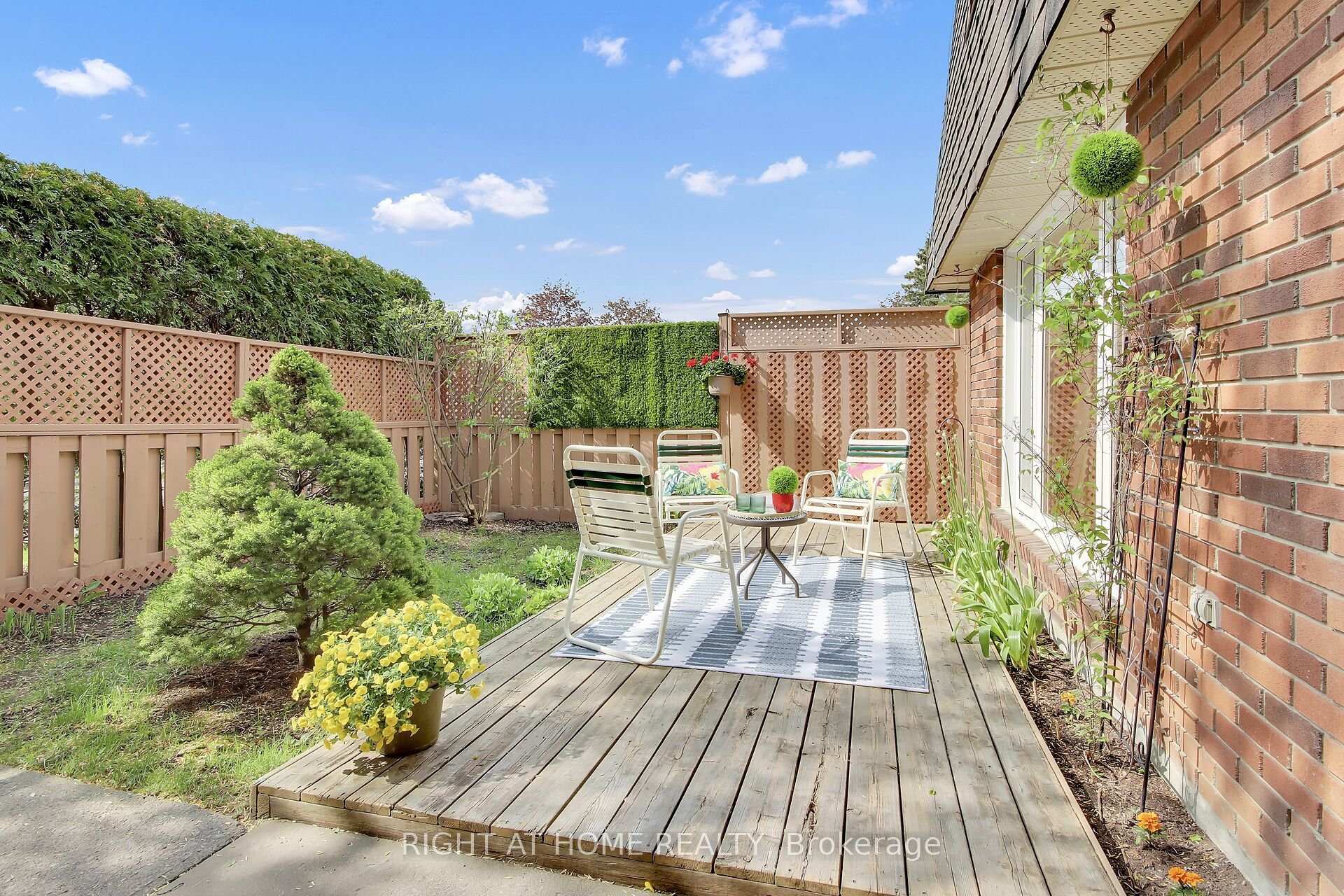 Photo 9 of 119 Royalton Private, Ottawa, Hunt Club Woods — HOMEH