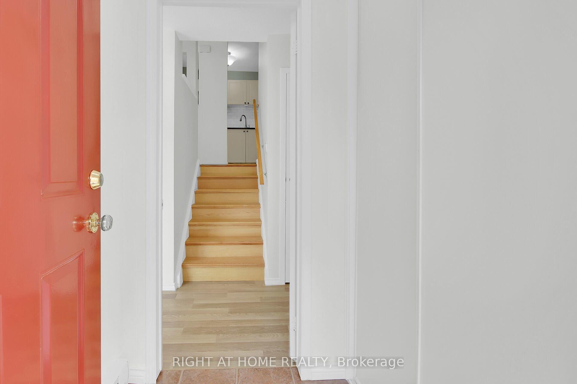 Photo 3 of 119 Royalton Private, Ottawa, Hunt Club Woods — HOMEH