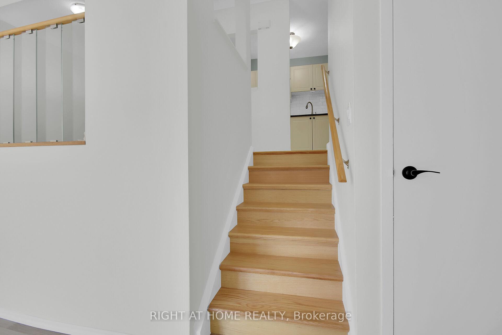 Photo 2 of 119 Royalton Private, Ottawa, Hunt Club Woods — HOMEH