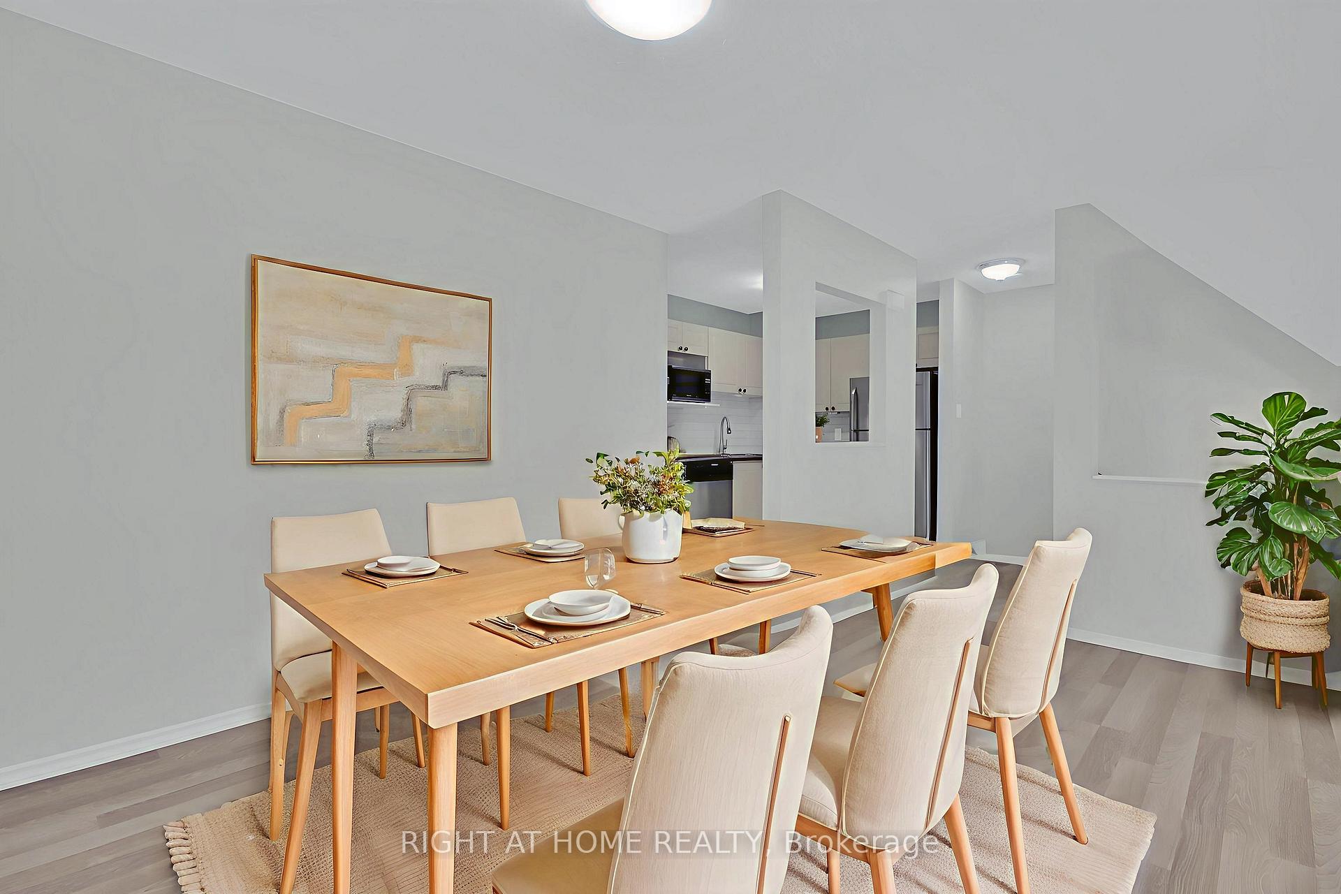 Photo 12 of 119 Royalton Private, Ottawa, Hunt Club Woods — HOMEH
