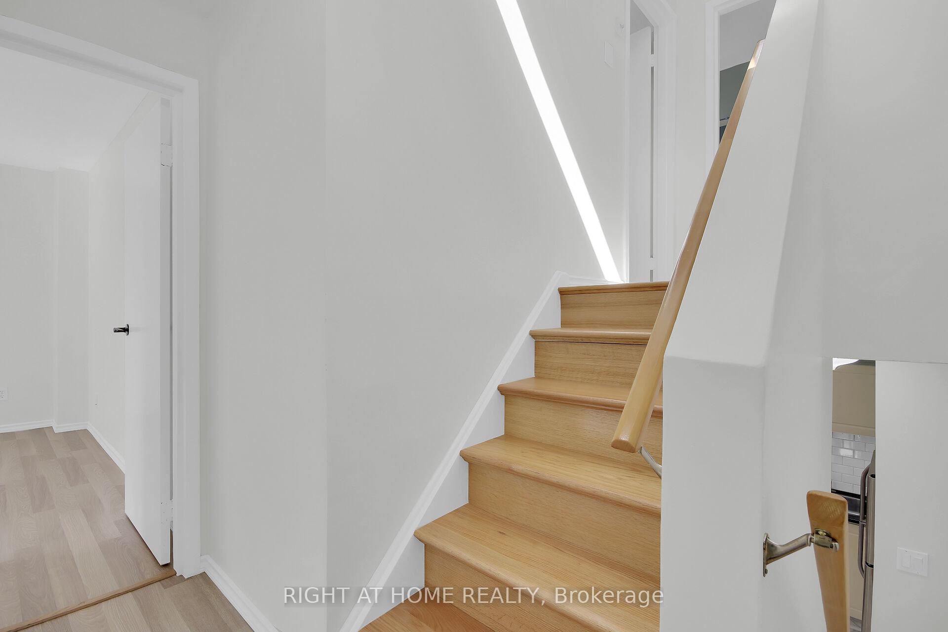 Photo 15 of 119 Royalton Private, Ottawa, Hunt Club Woods — HOMEH