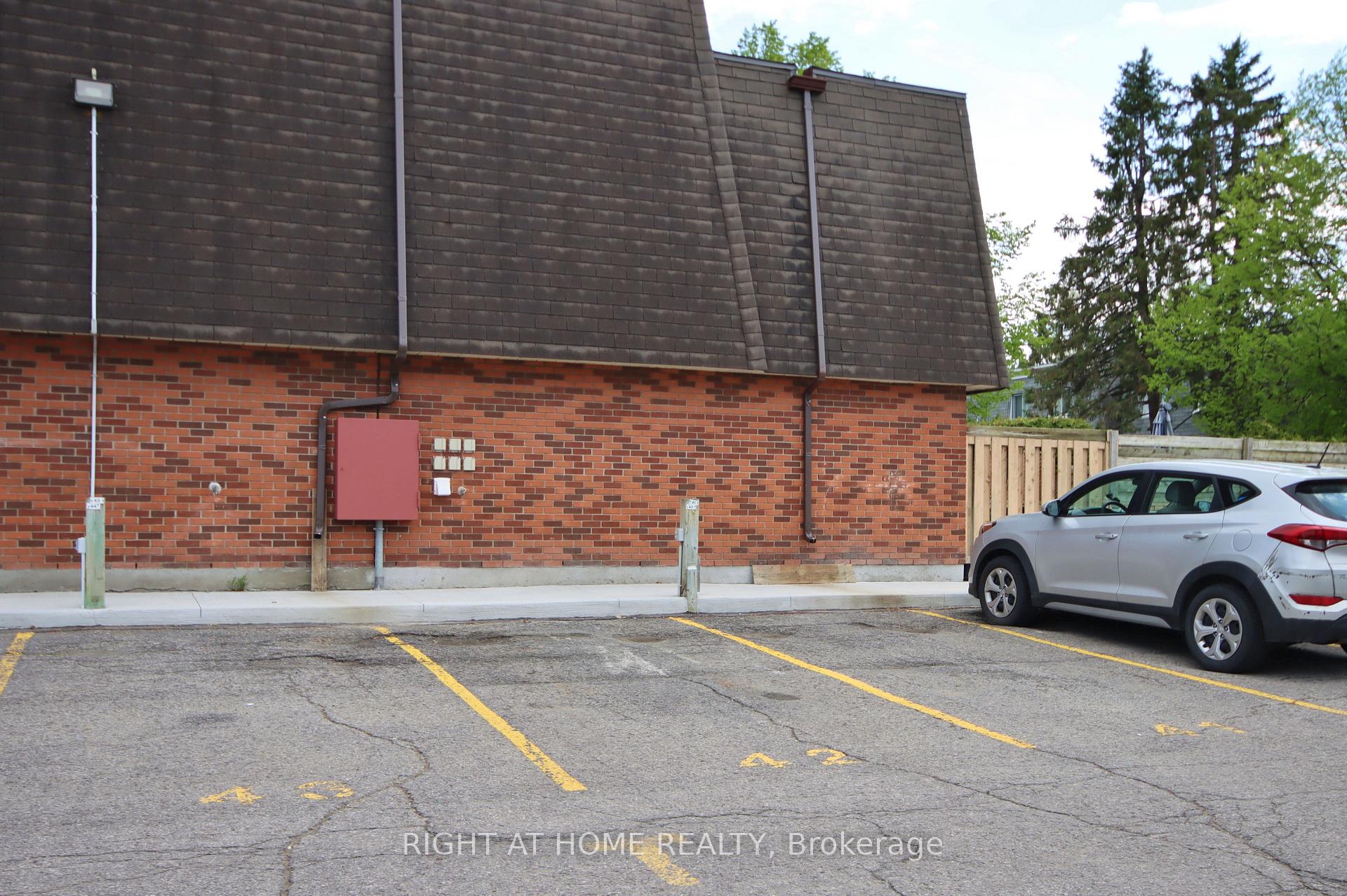Photo 21 of 119 Royalton Private, Ottawa, Hunt Club Woods — HOMEH