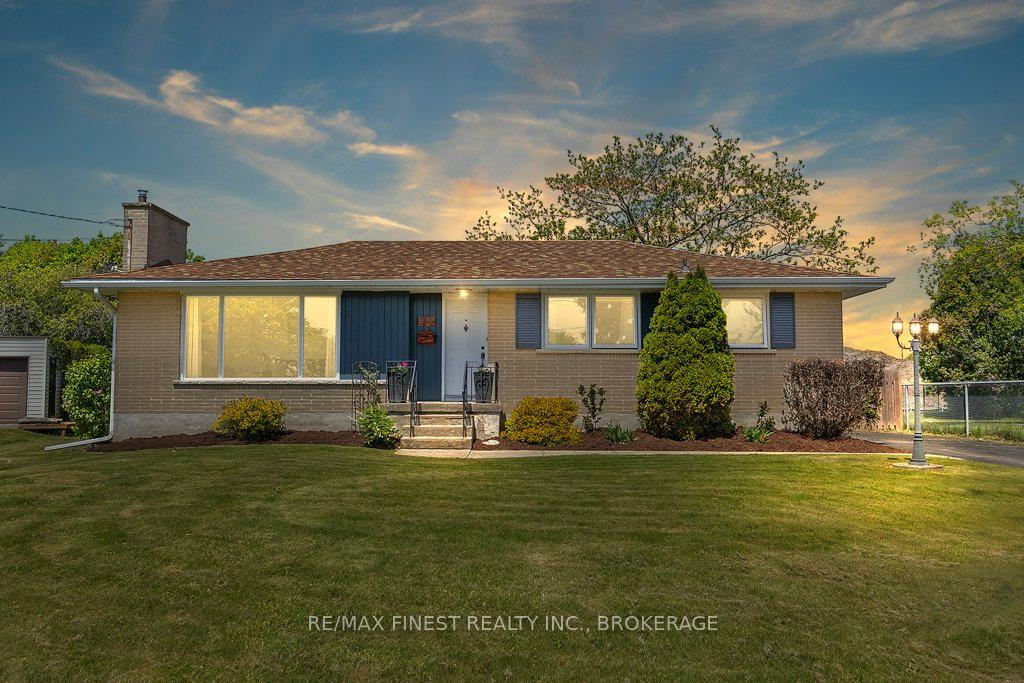 Photo 1 of 20 Wedgewood Road, Loyalist, Amherstview — HOMEH